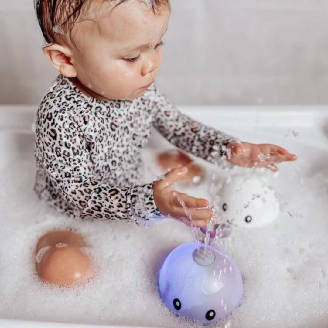 🐳 50 % RABATT! ✨ HVALBADLEKESAK – 3-i-1 spray- og sprutefunksjoner, flytende svømmepartner for barn, trygt og mykt materiale for barn i alderen 1–3 år 🛁🎁
