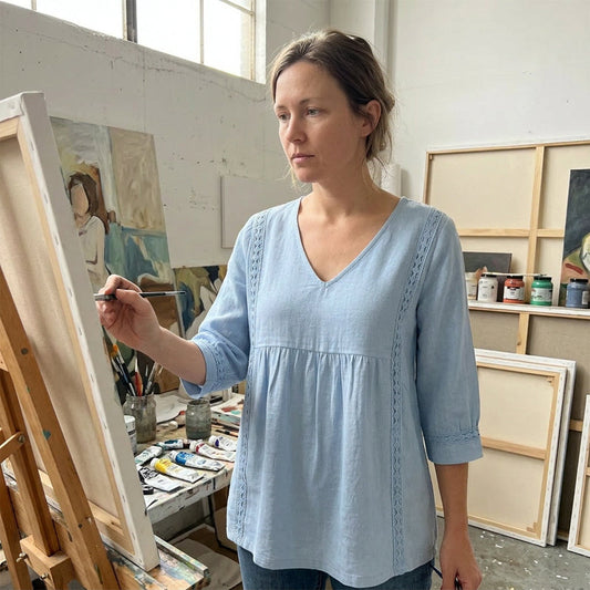 👚 50% הנחה עכשיו! 🕊️ חולצת נשים קז'ואלית עם צווארון V וקישוט תחרה ✨